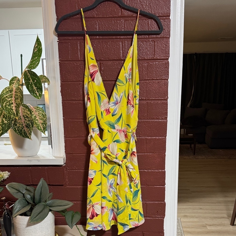 Lush Vibrant Yellow Floral V Neck Mini Dress Large